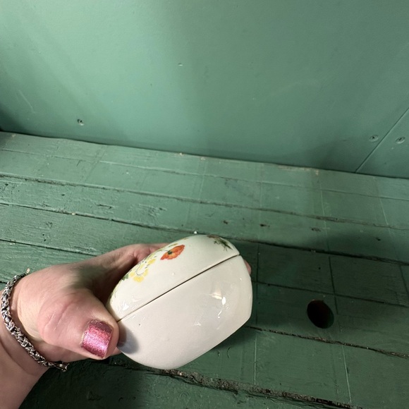 Lefton Egg Shaped Trinket Dish With Floral Motif - Picture 4 of 10